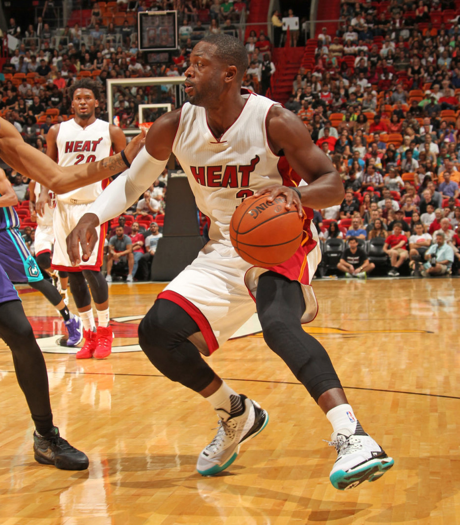 詹姆斯浓眉领衔湖人冲击总冠军